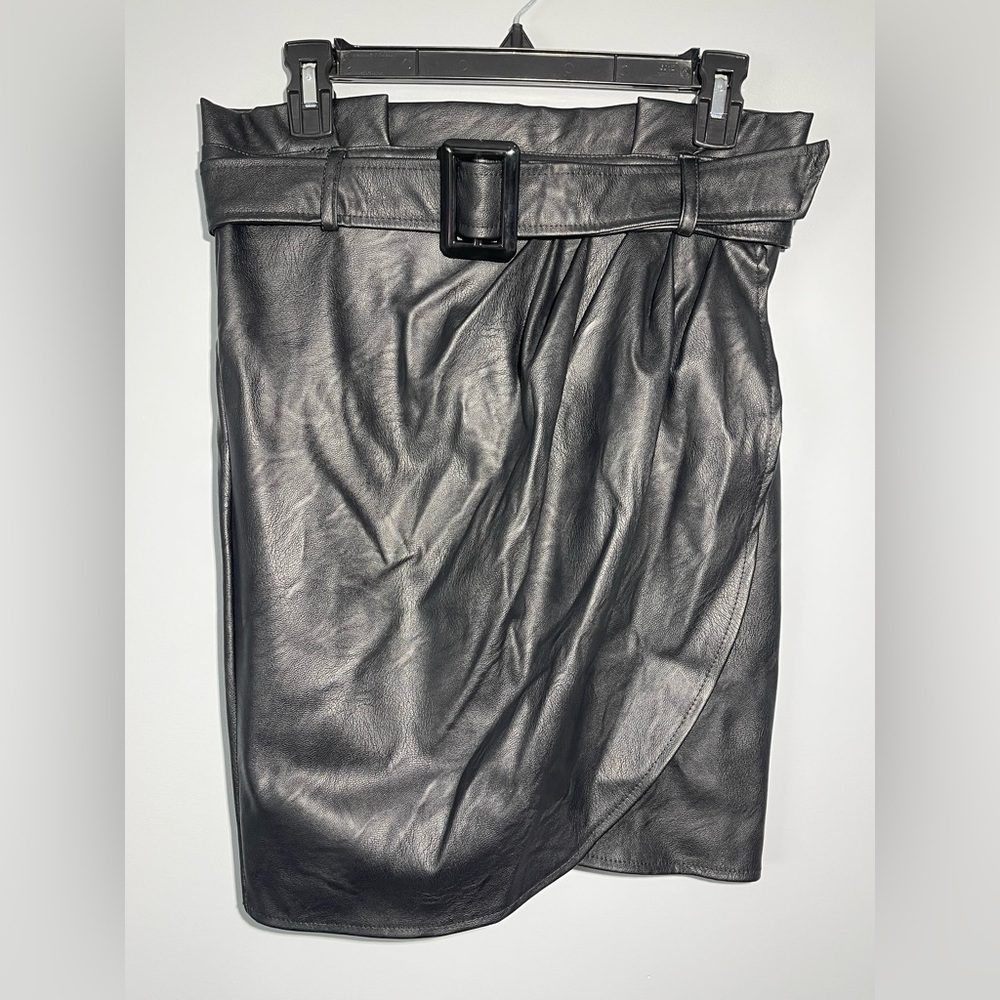 Elegant Black Leather Pencil Skirt